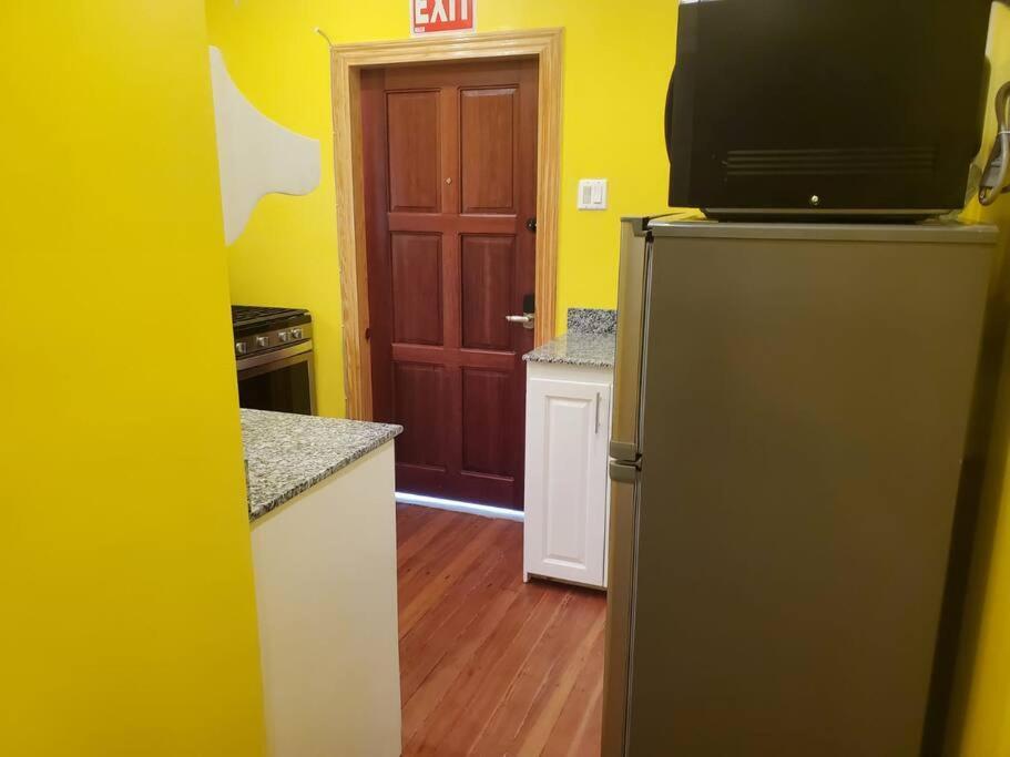 Upstairs 2 Bedroom Avalon Regia Apartment ジョージタウン エクステリア 写真